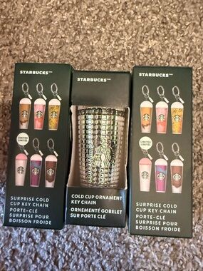 Starbucks  2025 Mystery Blind Box Surprise Mini
Frappuccino & cold cup keychains